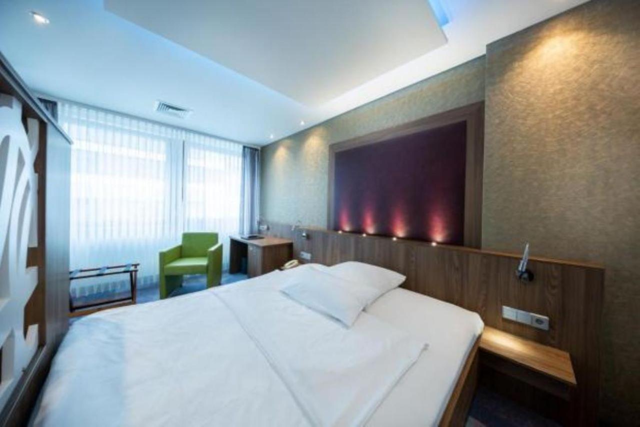Kronenhotel Stuttgart Buitenkant foto