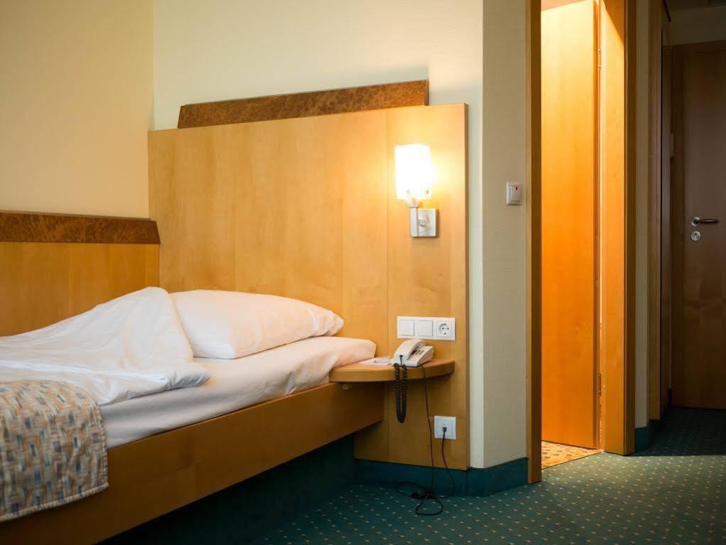 Kronenhotel Stuttgart Buitenkant foto
