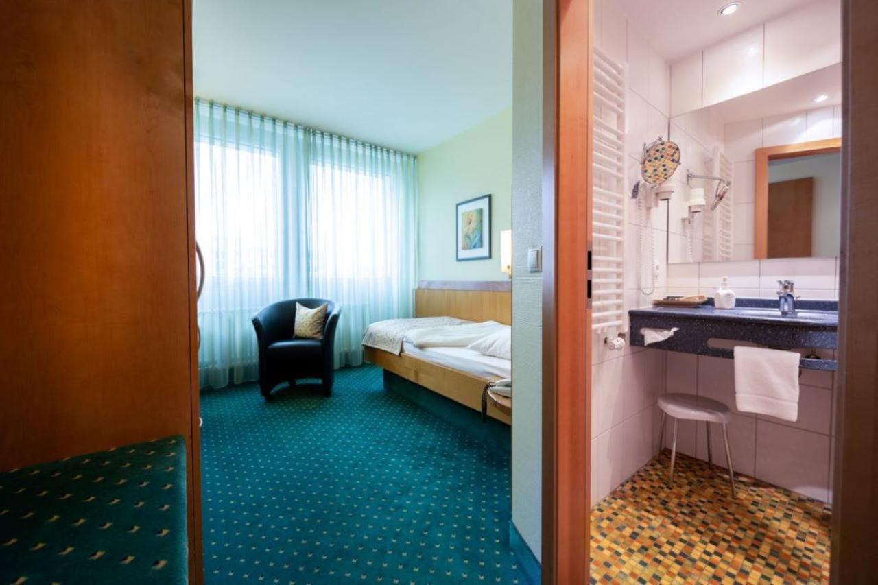 Kronenhotel Stuttgart Buitenkant foto